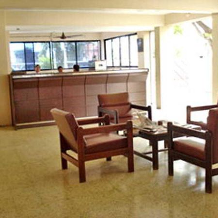 Hotel Meru 푸네 외부 사진