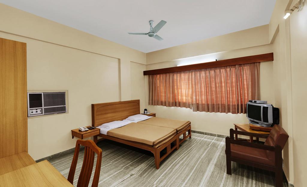 Hotel Meru 푸네 외부 사진
